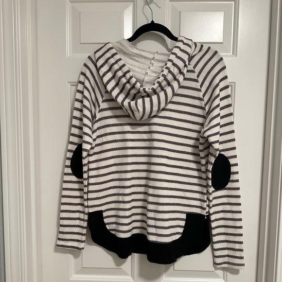 Doe & Rae Hoodie - Picture 6 of 10